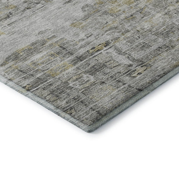 HomeRoots 8' Gray Silver and Gold Abstract Round Rug – Washable, UV Protected, Durable, Stylish for Any Space 684651