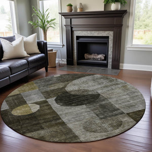 HomeRoots 8' Washable Round Rug in Taupe, Gold & Brown Geometric Design - Stain Resistant & UV Protected! 684735