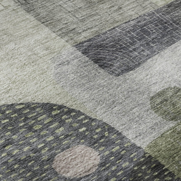 HomeRoots 8' Artichoke Green Geometric Washable Round Rug - UV Protected, Stain Resistant, Modern Design! 684783