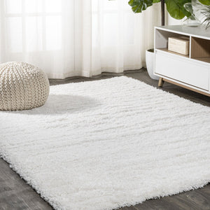 HomeRoots 5' Modern White Flatweave Area Rug - Durable, Easy-Care, Stylish Design for High-Traffic Spaces 685153
