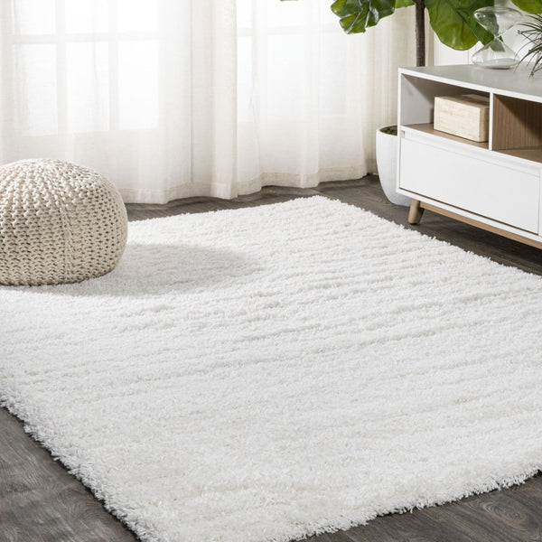HomeRoots 5' Modern White Flatweave Area Rug - Durable, Easy-Care, Stylish Design for High-Traffic Spaces 685153