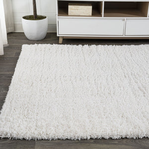HomeRoots 5' Modern White Flatweave Area Rug - Durable, Easy-Care, Stylish Design for High-Traffic Spaces 685153