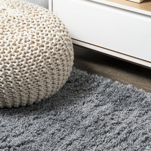 HomeRoots 5' Gray Flatweave Area Rug - Durable, Stylish, and Versatile Foundation for Modern Living Spaces 685158
