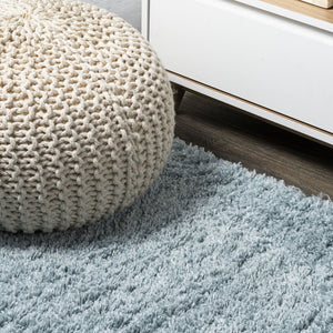 HomeRoots 5' Turquoise Flatweave Area Rug - Modern, Durable, Stain-Resistant Design for Stylish Living Spaces 685173