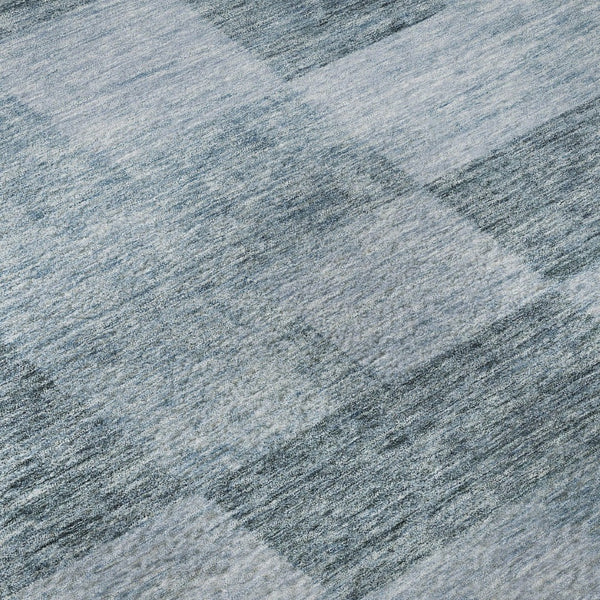 HomeRoots 8' Stylish Denim & Sky Blue Geometric Washable Round Rug - Durable, UV Resistant, Easy Care Design 686213
