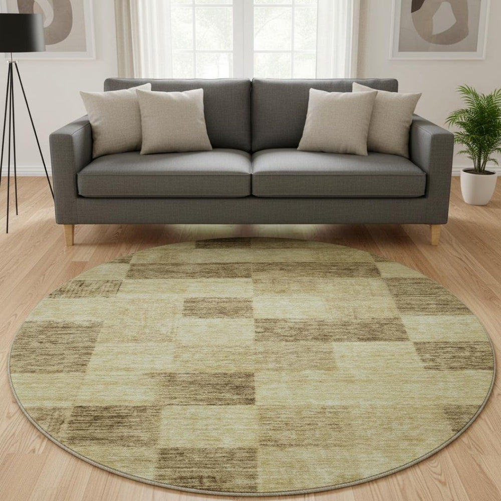 HomeRoots 8' Gold and Wheat Geometric Round Rug – Washable, UV Protected, Durable for High-Traffic Spaces 686219