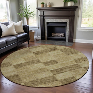 HomeRoots 8' Gold and Wheat Geometric Round Rug – Washable, UV Protected, Durable for High-Traffic Spaces 686219