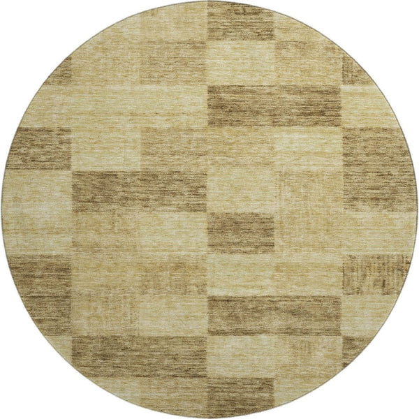 HomeRoots 8' Gold and Wheat Geometric Round Rug – Washable, UV Protected, Durable for High-Traffic Spaces 686219
