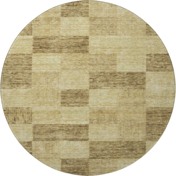 HomeRoots 8' Gold and Wheat Geometric Round Rug – Washable, UV Protected, Durable for High-Traffic Spaces 686219