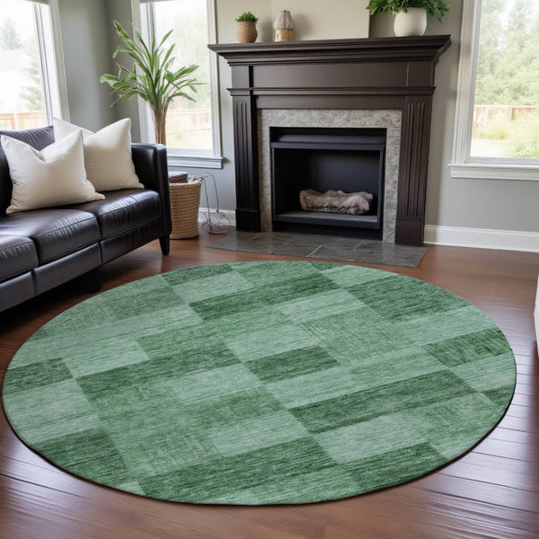 HomeRoots 8' Geometric Round Rug in Green & Mint - Washable, UV-Protected, Stain-Resistant for Easy Care 686225