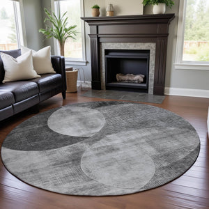 HomeRoots 8' Gray and Silver Geometric Washable Round Rug - Stain Resistant, UV Protected, Modern Style for Any Space 686261