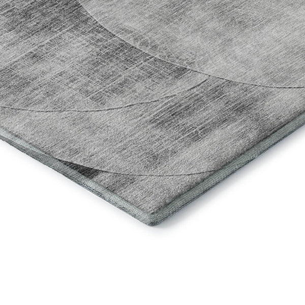HomeRoots 8' Gray and Silver Geometric Washable Round Rug - Stain Resistant, UV Protected, Modern Style for Any Space 686261