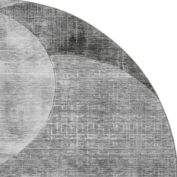 HomeRoots 8' Gray and Silver Geometric Washable Round Rug - Stain Resistant, UV Protected, Modern Style for Any Space 686261