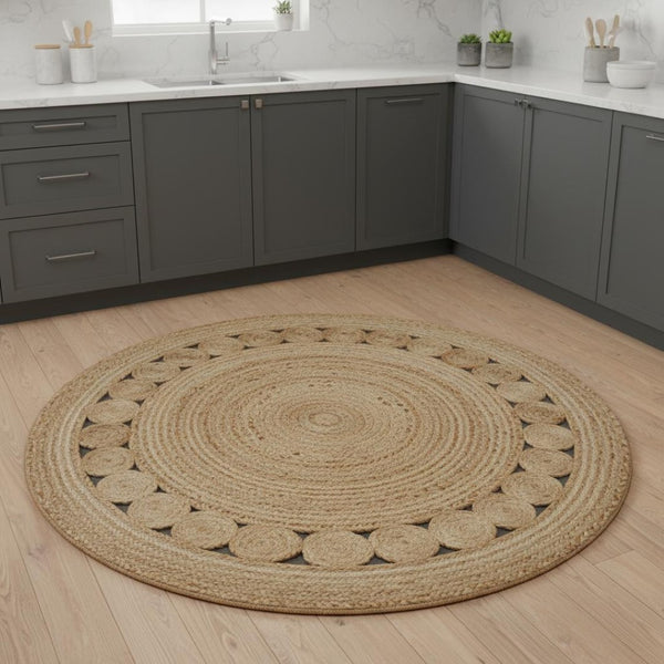 HomeRoots 5' Natural Jute Round Rug - Versatile, Stylish & Durable, Perfect for Any Room's Décor and Easy Care 686360