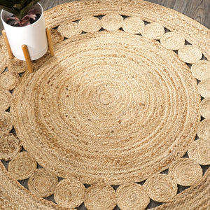 HomeRoots 5' Natural Jute Round Rug - Versatile, Stylish & Durable, Perfect for Any Room's Décor and Easy Care 686360