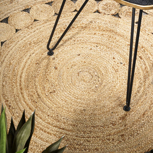 HomeRoots 5' Natural Jute Round Rug - Versatile, Stylish & Durable, Perfect for Any Room's Décor and Easy Care 686360