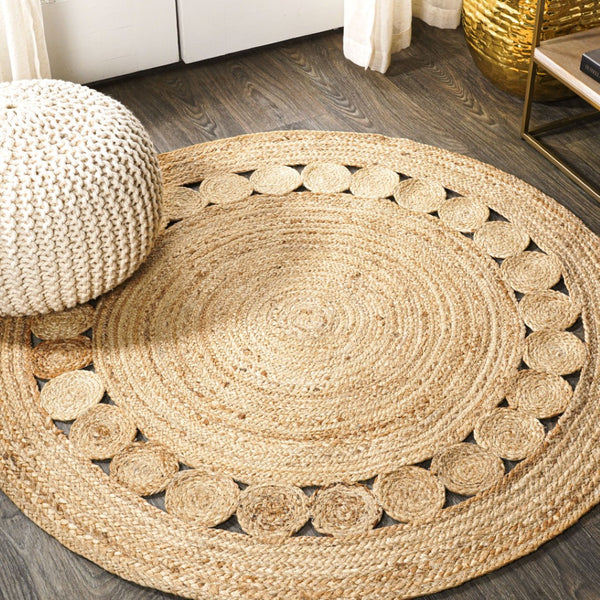 HomeRoots 5' Natural Jute Round Rug - Versatile, Stylish & Durable, Perfect for Any Room's Décor and Easy Care 686360