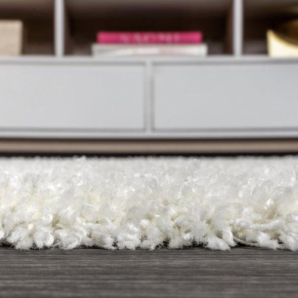 HomeRoots 4' X 6' White Area Rug with Classic Fringe Tassels – Durable, Soft, and Perfect for Any Space! 686608