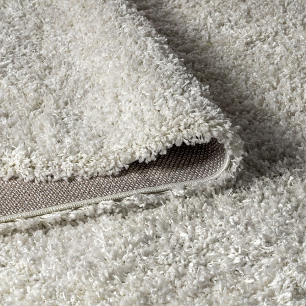 HomeRoots 5' x 8' Elegant White Area Rug with Fringe - Plush, Durable, and Stylish for Any Room Décor 686609