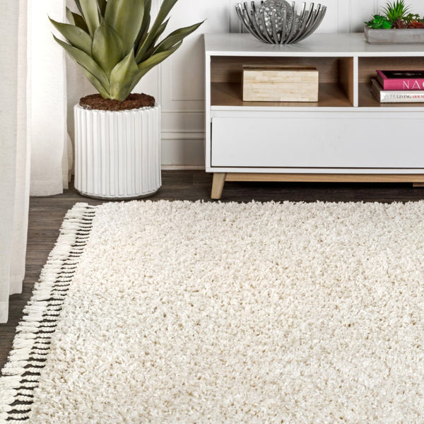HomeRoots 4' Cream Area Rug with Fringe - Soft, Durable & Stylish - Perfect for Living Rooms, Bedrooms & More! 686623