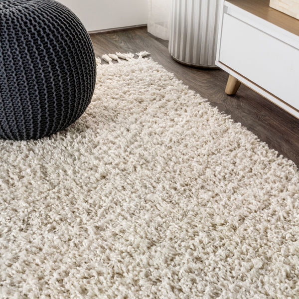 HomeRoots 4' Cream Area Rug with Fringe - Soft, Durable & Stylish - Perfect for Living Rooms, Bedrooms & More! 686623