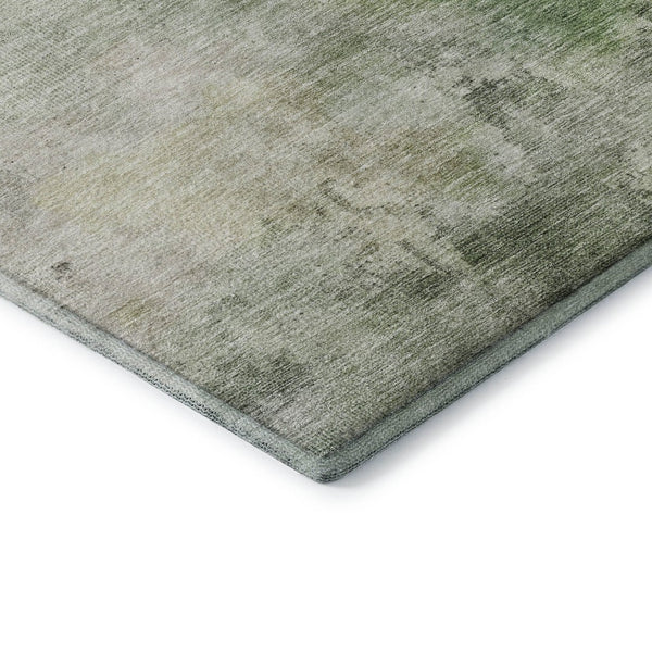 HomeRoots 8' Artichoke Green & Beige Abstract Round Rug - Washable, UV Protected, Perfect for High Traffic Areas! 687080