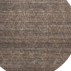 HomeRoots 8' Geometric Coffee and Beige Round Rug - Washable, UV Protected, Perfect for Homes with Kids & Pets! 688006