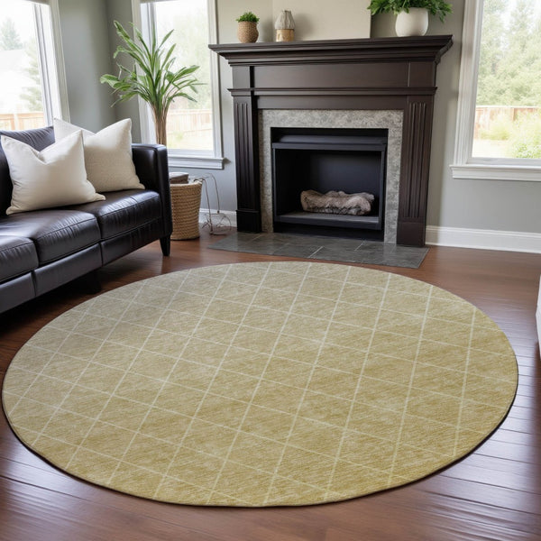HomeRoots 8' Wheat and Ivory Geometric Washable Round Rug with Stain Resistance and UV Protection for Homes 688198