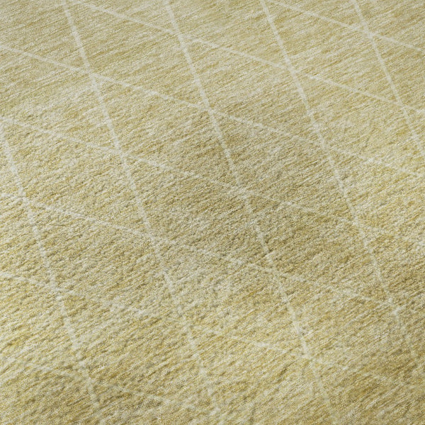 HomeRoots 8' Wheat and Ivory Geometric Washable Round Rug with Stain Resistance and UV Protection for Homes 688198