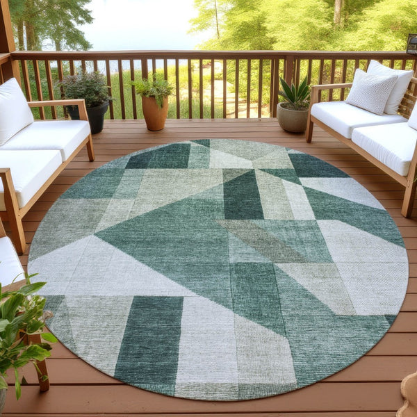 HomeRoots 8' Sage and Ivory Round Geometric Area Rug - Washable, Durable, Ideal for Indoor & Outdoor Spaces 689025