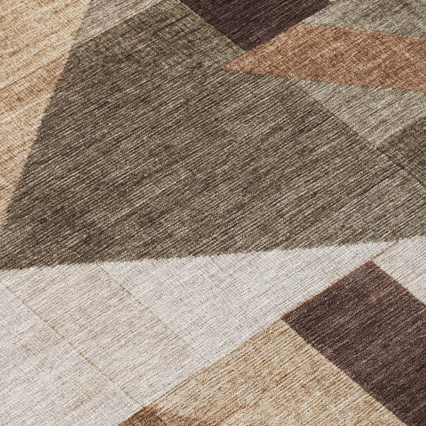 HomeRoots 8' Brown and Beige Round Geometric Rug – Washable, Durable, Indoor/Outdoor Perfect for High Traffic Areas 689037
