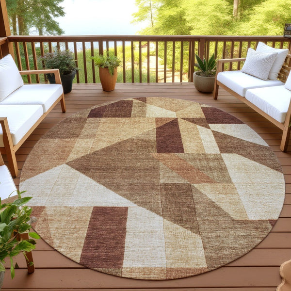 HomeRoots 8' Round Geometric Washable Rug in Rust & Beige - Durable Indoor/Outdoor Area Rug for High Traffic Spaces 689055