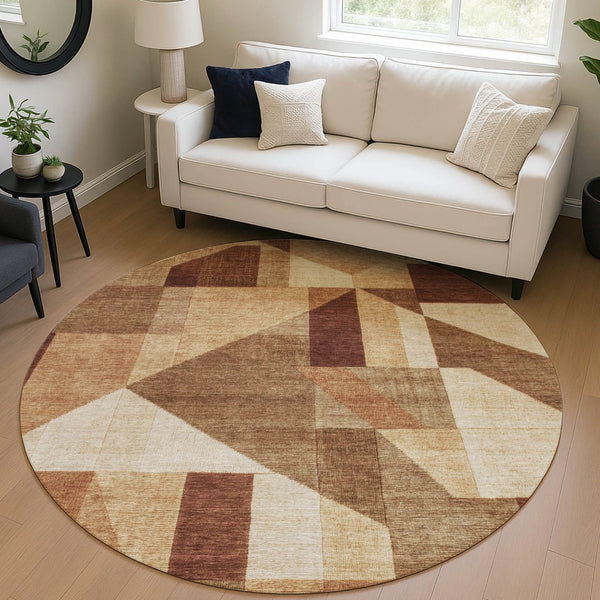 HomeRoots 8' Round Geometric Washable Rug in Rust & Beige - Durable Indoor/Outdoor Area Rug for High Traffic Spaces 689055