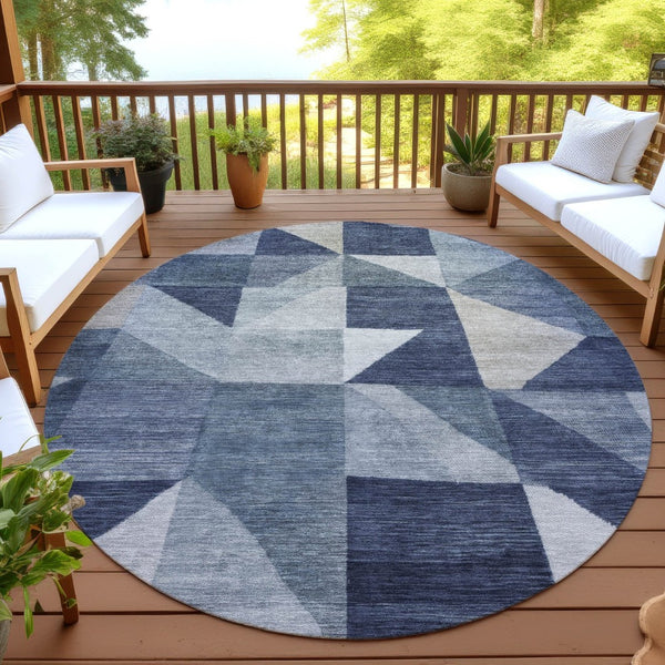 HomeRoots 8' Durable Blue & Wheat Geometric Round Area Rug - Washable Indoor/Outdoor Design for Easy Care 689427