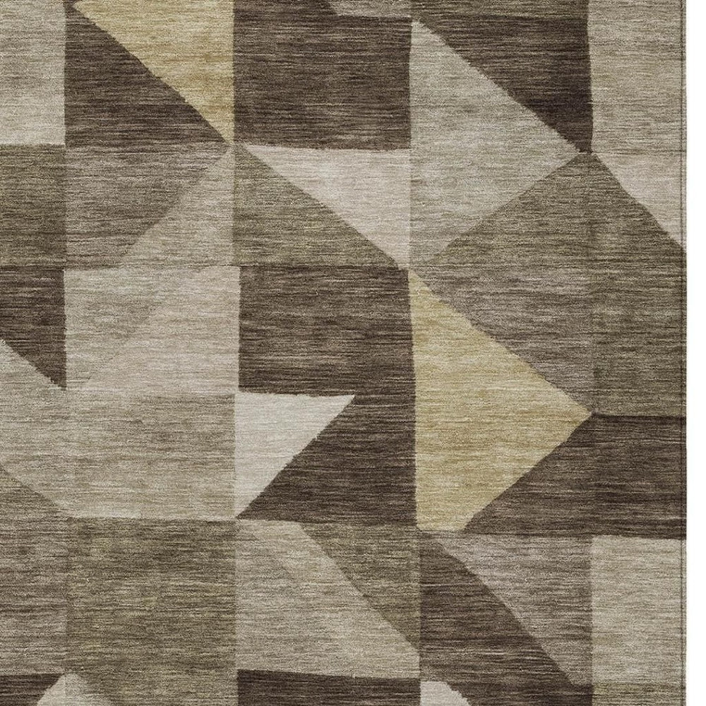 HomeRoots 5' Brown & Beige Geometric Washable Area Rug - Perfect for Indoor & Outdoor High-Traffic Spaces! 689438