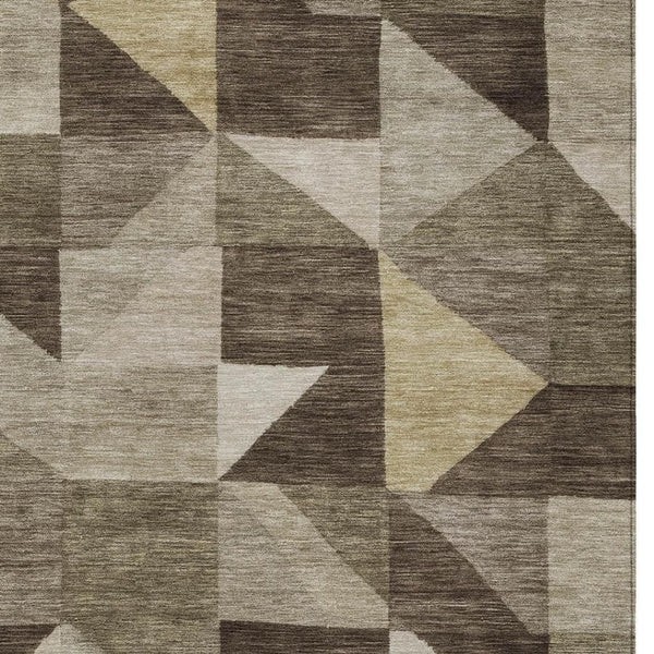 HomeRoots 5' Brown & Beige Geometric Washable Area Rug - Perfect for Indoor & Outdoor High-Traffic Spaces! 689438