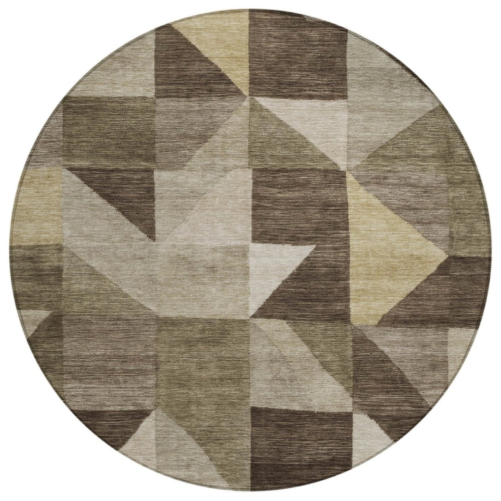 HomeRoots 8' Round Geometric Area Rug in Brown & Beige - Stylish, Washable, Indoor/Outdoor, Durable & Versatile! 689439