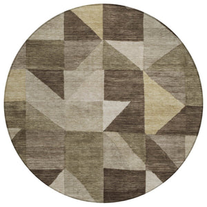 HomeRoots 8' Round Geometric Area Rug in Brown & Beige - Stylish, Washable, Indoor/Outdoor, Durable & Versatile! 689439