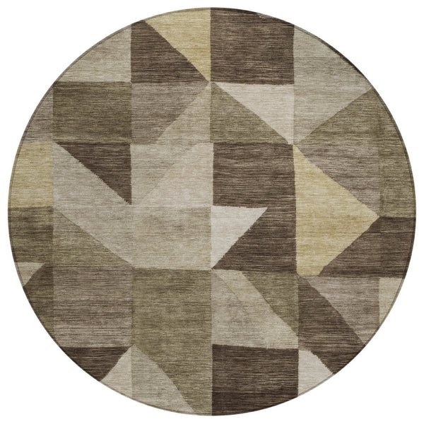 HomeRoots 8' Round Geometric Area Rug in Brown & Beige - Stylish, Washable, Indoor/Outdoor, Durable & Versatile! 689439