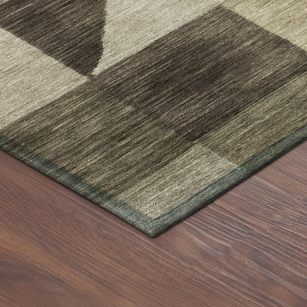 HomeRoots 8' Round Geometric Area Rug in Brown & Beige - Stylish, Washable, Indoor/Outdoor, Durable & Versatile! 689439