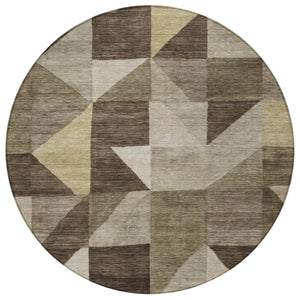 HomeRoots 8' Round Geometric Area Rug in Brown & Beige - Stylish, Washable, Indoor/Outdoor, Durable & Versatile! 689439
