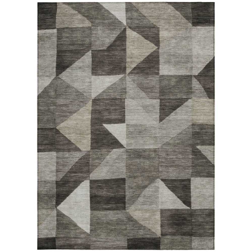 HomeRoots 5' Taupe and Beige Geometric Area Rug - Durable, Washable Indoor/Outdoor Accent for Modern Spaces 689474