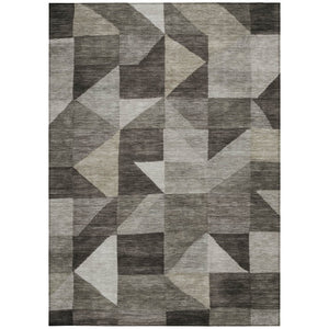 HomeRoots 5' Taupe and Beige Geometric Area Rug - Durable, Washable Indoor/Outdoor Accent for Modern Spaces 689474