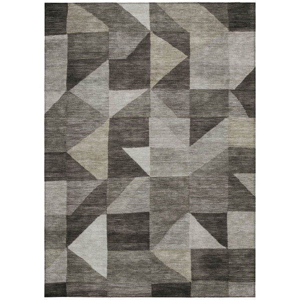 HomeRoots 5' Taupe and Beige Geometric Area Rug - Durable, Washable Indoor/Outdoor Accent for Modern Spaces 689474