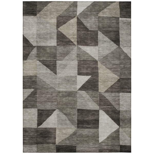 HomeRoots 5' Taupe and Beige Geometric Area Rug - Durable, Washable Indoor/Outdoor Accent for Modern Spaces 689474
