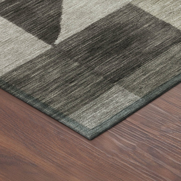 HomeRoots 5' Taupe and Beige Geometric Area Rug - Durable, Washable Indoor/Outdoor Accent for Modern Spaces 689474