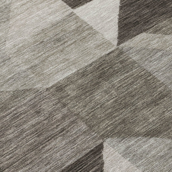 HomeRoots 8' Modern Taupe and Beige Round Geometric Area Rug - Washable, Stylish, Ideal for Indoor & Outdoor Use 689475