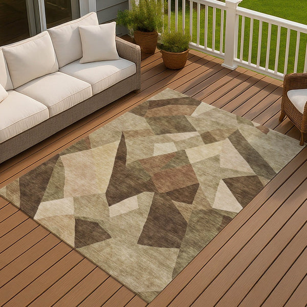 HomeRoots 5' Brown and Beige Abstract Area Rug - Washable Indoor/Outdoor Mat for Stylish, Durable Spaces 689480