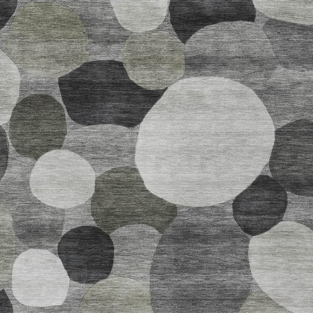 HomeRoots 5' Modern Gray and Silver Geometric Washable Area Rug - Versatile Indoor/Outdoor Decor for Homes 689530