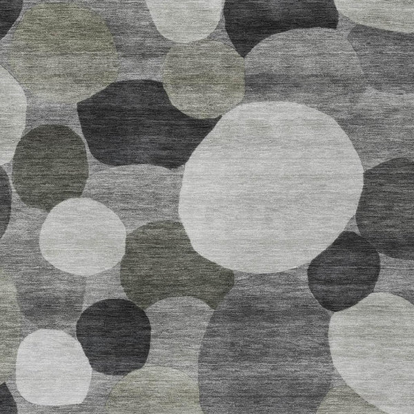 HomeRoots 5' Modern Gray and Silver Geometric Washable Area Rug - Versatile Indoor/Outdoor Decor for Homes 689530